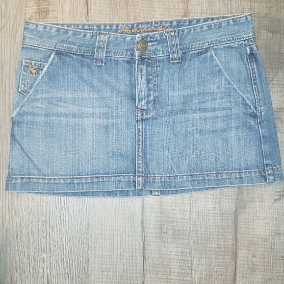 Abercrombie and Fitch jean skirt 6
This is a size - Picture 2 of 5